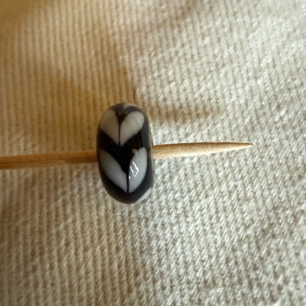 Trollbead Elegant Black and White Heart Charm Bead